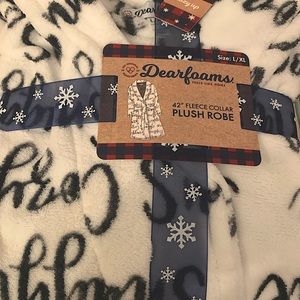 Dearfoams plush robe. White with navy. Size L/XL. 42 in